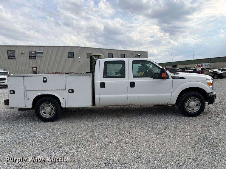 image for item FP3218 2015 Ford F250 Super Duty Crew Cab utility bed pickup truck