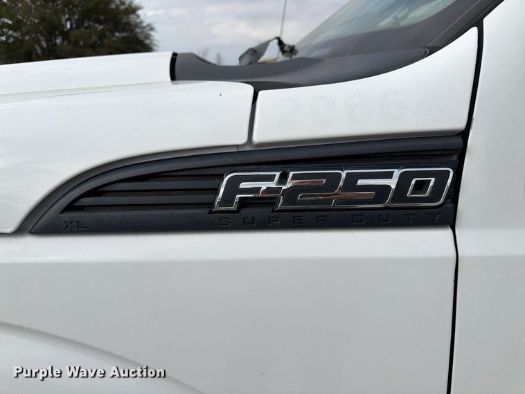 image for item FP3218 2015 Ford F250 Super Duty Crew Cab utility bed pickup truck