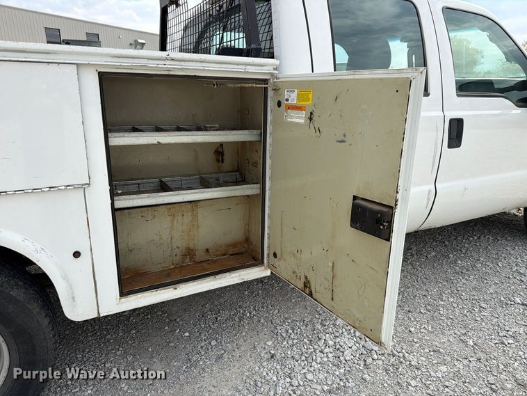 image for item FP3218 2015 Ford F250 Super Duty Crew Cab utility bed pickup truck
