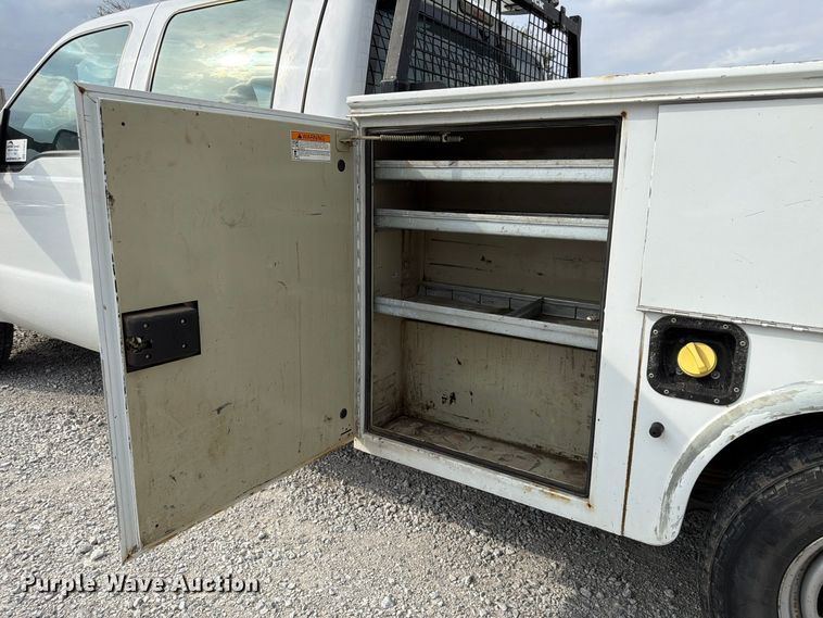 image for item FP3218 2015 Ford F250 Super Duty Crew Cab utility bed pickup truck