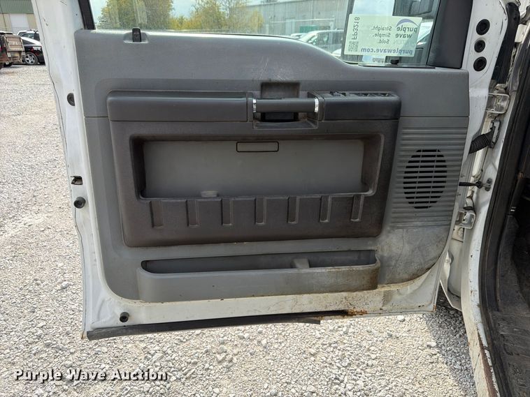 image for item FP3218 2015 Ford F250 Super Duty Crew Cab utility bed pickup truck