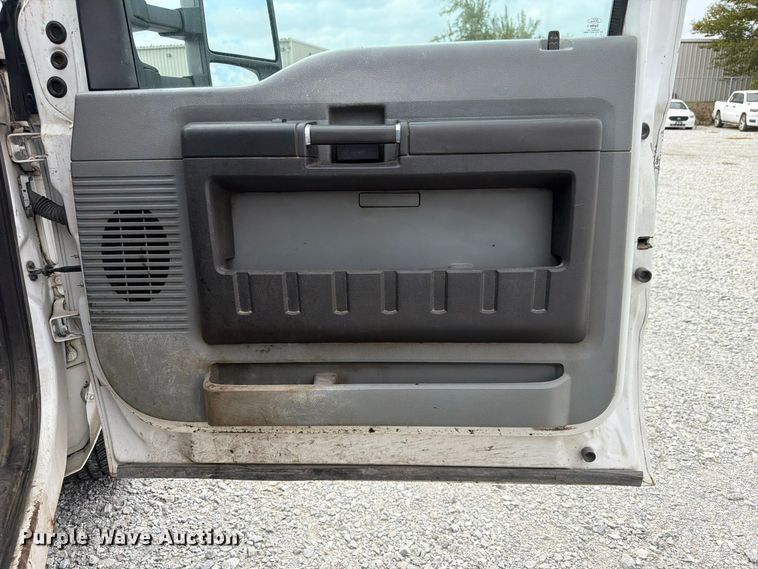 image for item FP3218 2015 Ford F250 Super Duty Crew Cab utility bed pickup truck