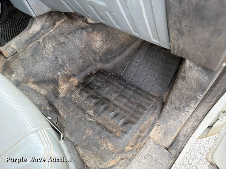 image for item FP3218 2015 Ford F250 Super Duty Crew Cab utility bed pickup truck