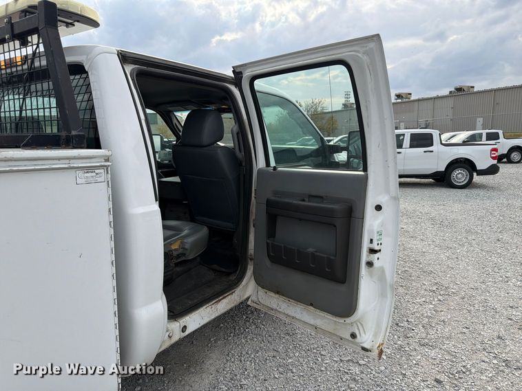 image for item FP3218 2015 Ford F250 Super Duty Crew Cab utility bed pickup truck