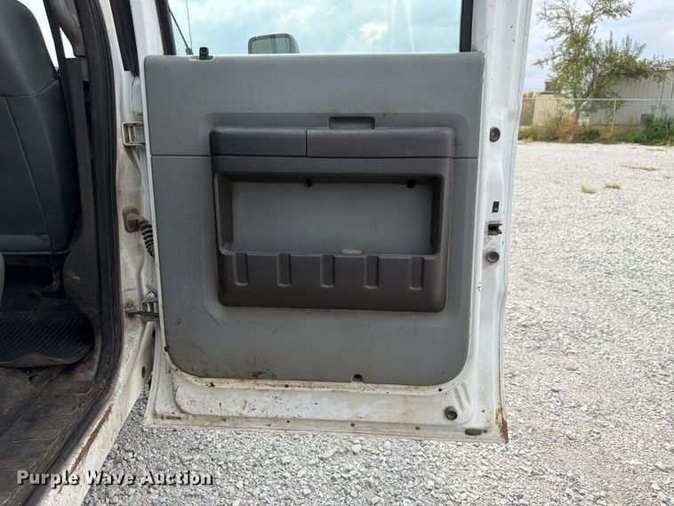 image for item FP3218 2015 Ford F250 Super Duty Crew Cab utility bed pickup truck