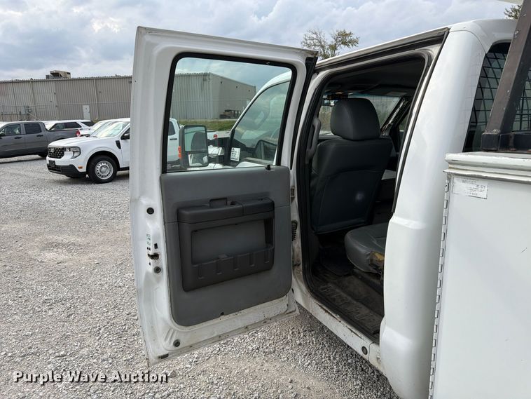 image for item FP3218 2015 Ford F250 Super Duty Crew Cab utility bed pickup truck