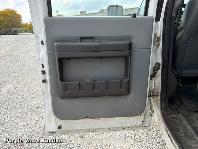 image for item FP3218 2015 Ford F250 Super Duty Crew Cab utility bed pickup truck