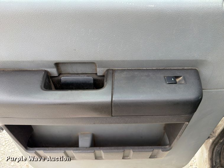image for item FP3218 2015 Ford F250 Super Duty Crew Cab utility bed pickup truck
