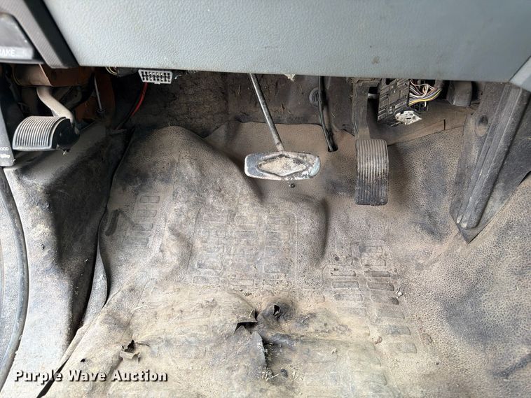 image for item FP3219 2015 Ford F250 Super Duty Ext. Cab utility bed pickup truck