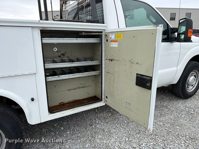 image for item FP3220 2015 Ford F250 Super Duty utility bed pickup truck