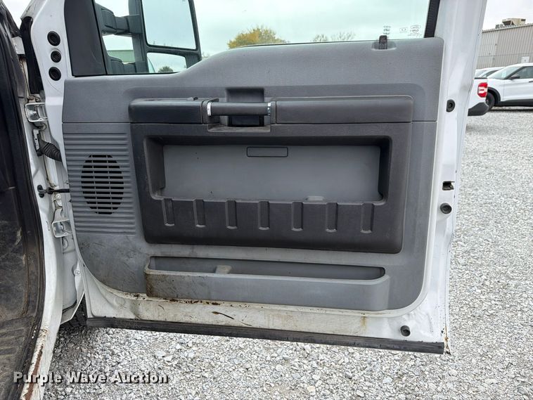 image for item FP3220 2015 Ford F250 Super Duty utility bed pickup truck