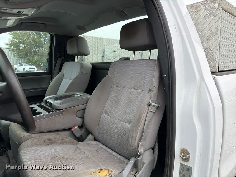 image for item FP3227 2015 Chevrolet Silverado 1500 pickup truck