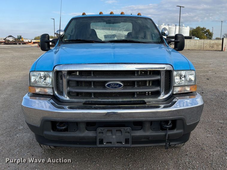 image for item FP3233 2002 Ford F550 Super Duty truck cab and chassis