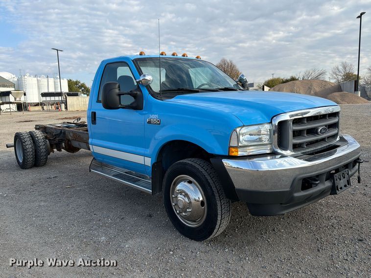 image for item FP3233 2002 Ford F550 Super Duty truck cab and chassis