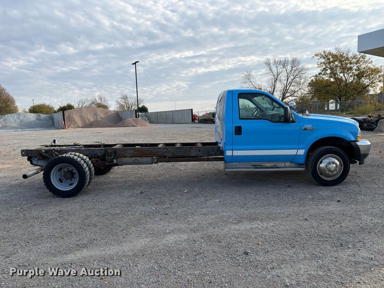image for item FP3233 2002 Ford F550 Super Duty truck cab and chassis