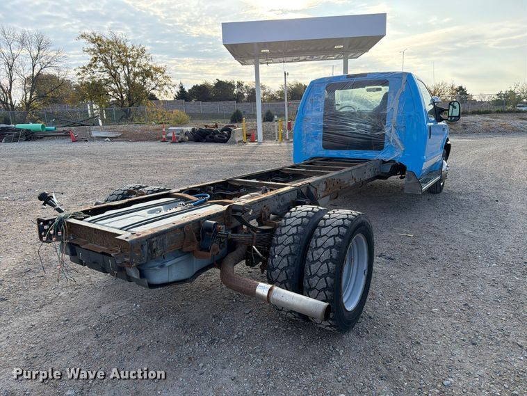 image for item FP3233 2002 Ford F550 Super Duty truck cab and chassis