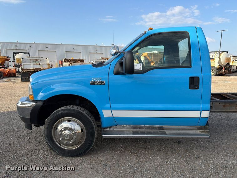 image for item FP3233 2002 Ford F550 Super Duty truck cab and chassis