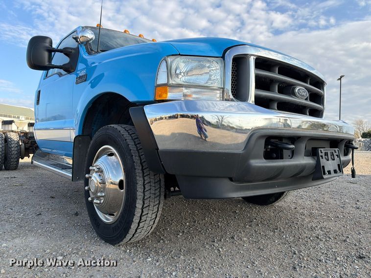 image for item FP3233 2002 Ford F550 Super Duty truck cab and chassis