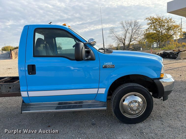 image for item FP3233 2002 Ford F550 Super Duty truck cab and chassis