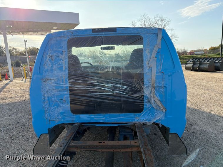 image for item FP3233 2002 Ford F550 Super Duty truck cab and chassis