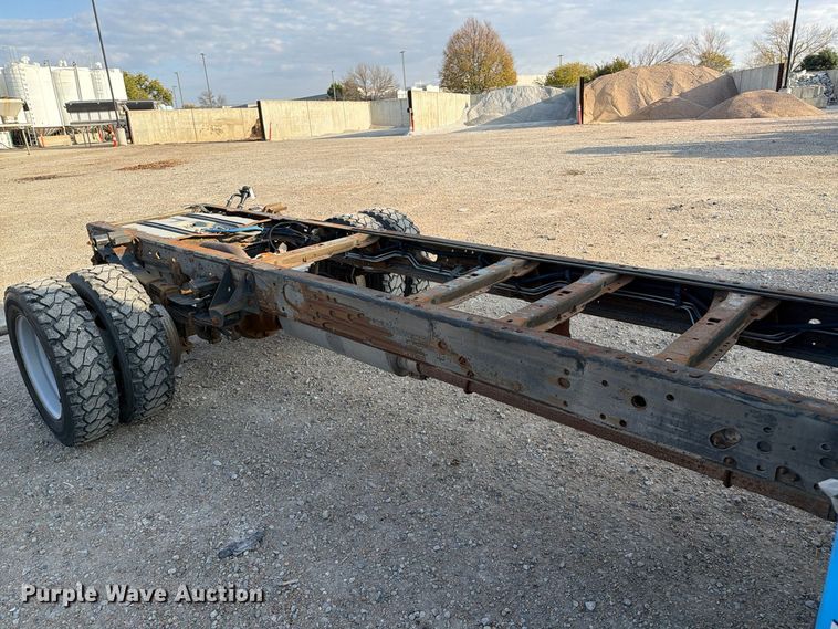 image for item FP3233 2002 Ford F550 Super Duty truck cab and chassis