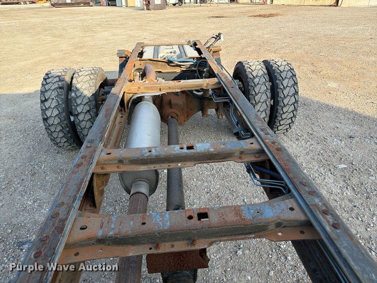 image for item FP3233 2002 Ford F550 Super Duty truck cab and chassis