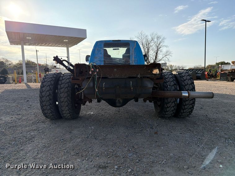image for item FP3233 2002 Ford F550 Super Duty truck cab and chassis