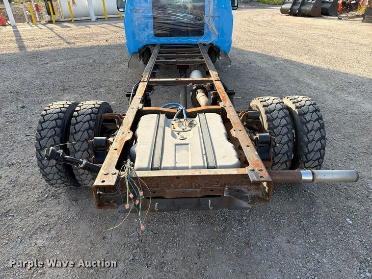 image for item FP3233 2002 Ford F550 Super Duty truck cab and chassis