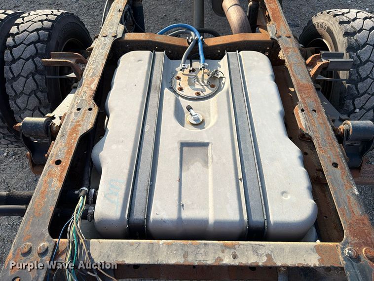 image for item FP3233 2002 Ford F550 Super Duty truck cab and chassis