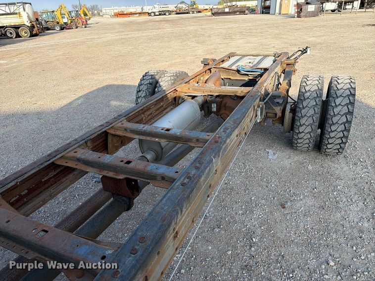 image for item FP3233 2002 Ford F550 Super Duty truck cab and chassis
