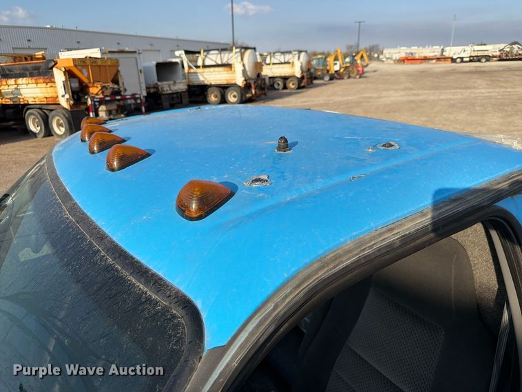 image for item FP3233 2002 Ford F550 Super Duty truck cab and chassis