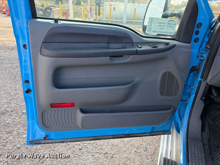 image for item FP3233 2002 Ford F550 Super Duty truck cab and chassis