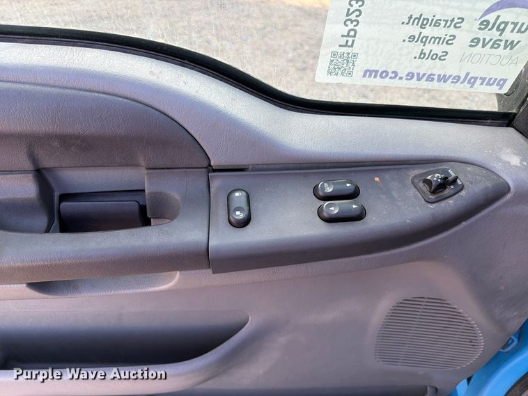image for item FP3233 2002 Ford F550 Super Duty truck cab and chassis
