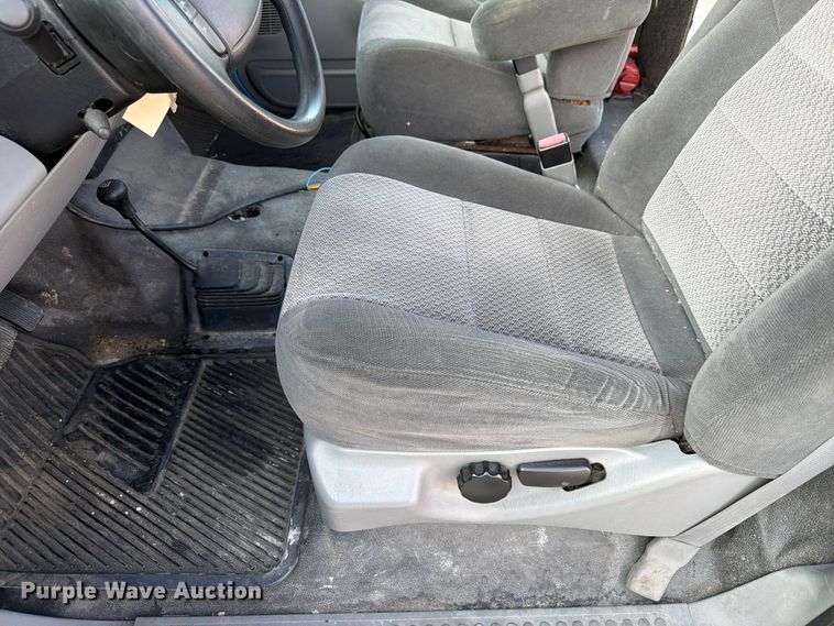 image for item FP3233 2002 Ford F550 Super Duty truck cab and chassis