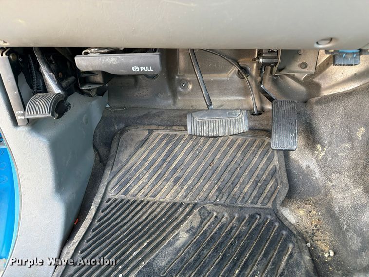 image for item FP3233 2002 Ford F550 Super Duty truck cab and chassis