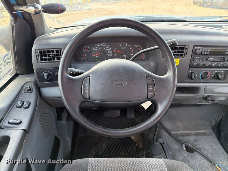 image for item FP3233 2002 Ford F550 Super Duty truck cab and chassis