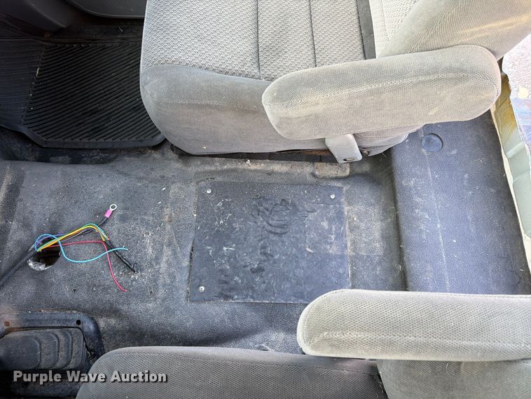 image for item FP3233 2002 Ford F550 Super Duty truck cab and chassis