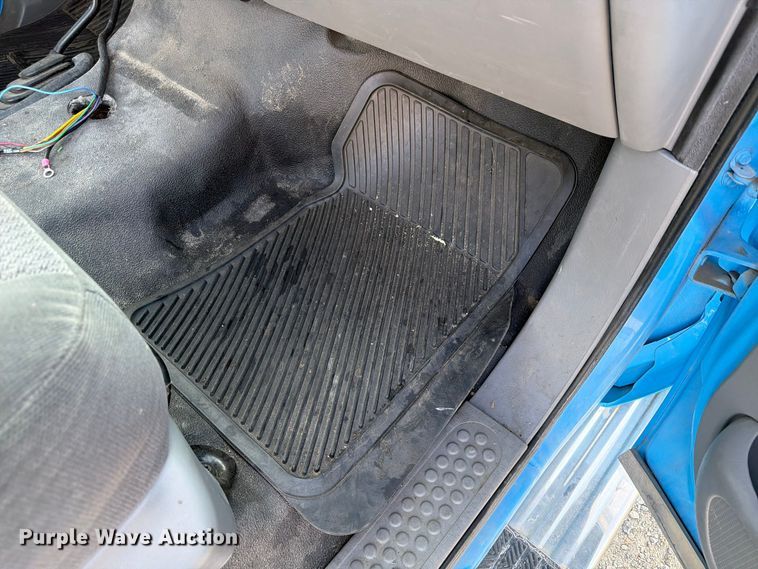 image for item FP3233 2002 Ford F550 Super Duty truck cab and chassis