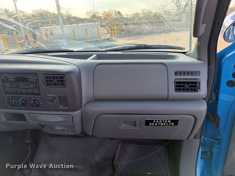 image for item FP3233 2002 Ford F550 Super Duty truck cab and chassis