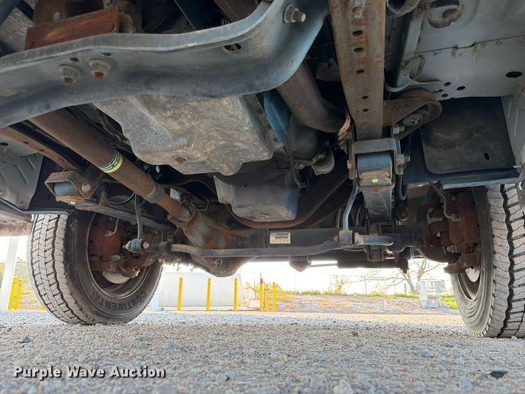image for item FP3233 2002 Ford F550 Super Duty truck cab and chassis