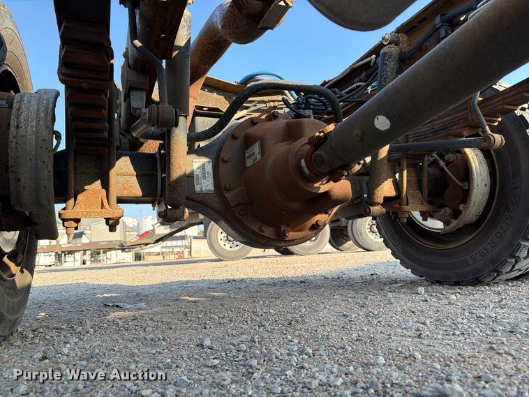 image for item FP3233 2002 Ford F550 Super Duty truck cab and chassis
