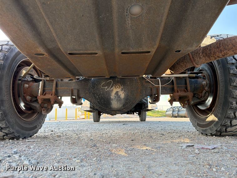 image for item FP3233 2002 Ford F550 Super Duty truck cab and chassis