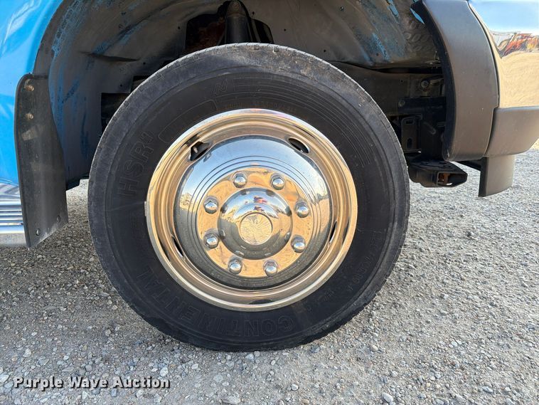 image for item FP3233 2002 Ford F550 Super Duty truck cab and chassis