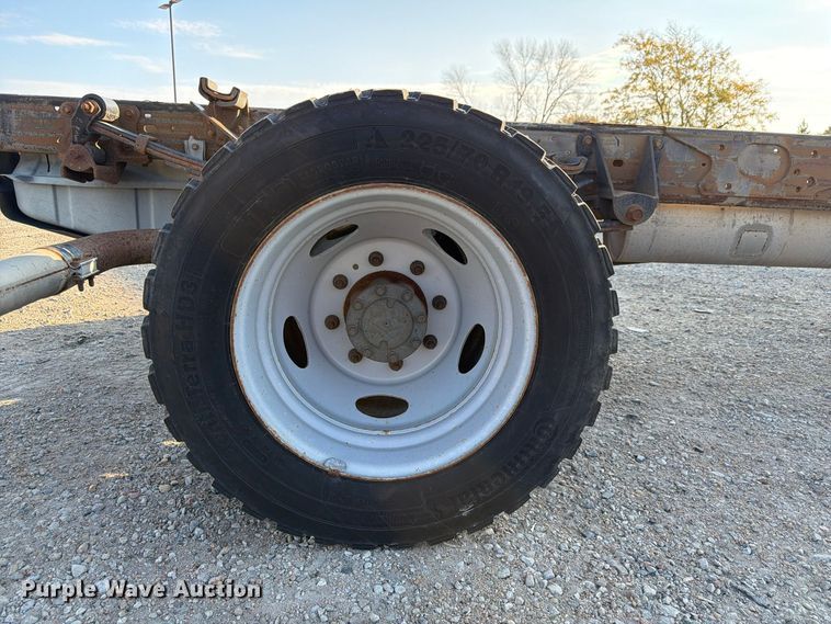 image for item FP3233 2002 Ford F550 Super Duty truck cab and chassis