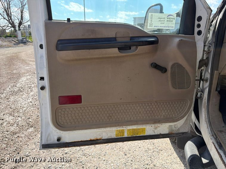 image for item FP3235 2005 Ford F450 dump truck