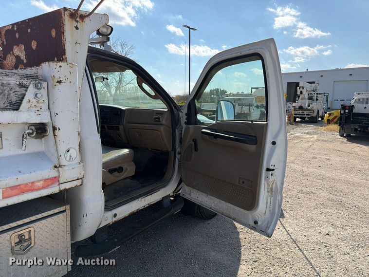 image for item FP3235 2005 Ford F450 dump truck