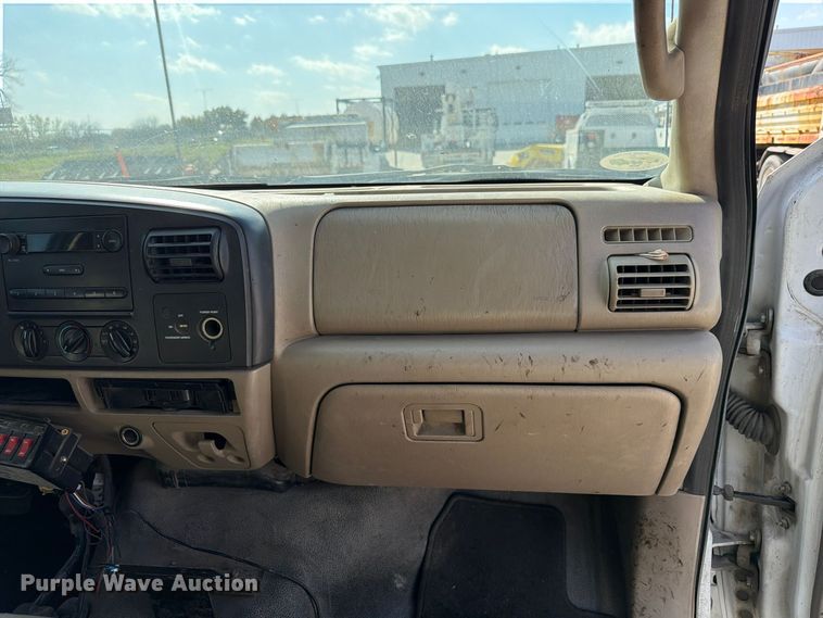 image for item FP3235 2005 Ford F450 dump truck