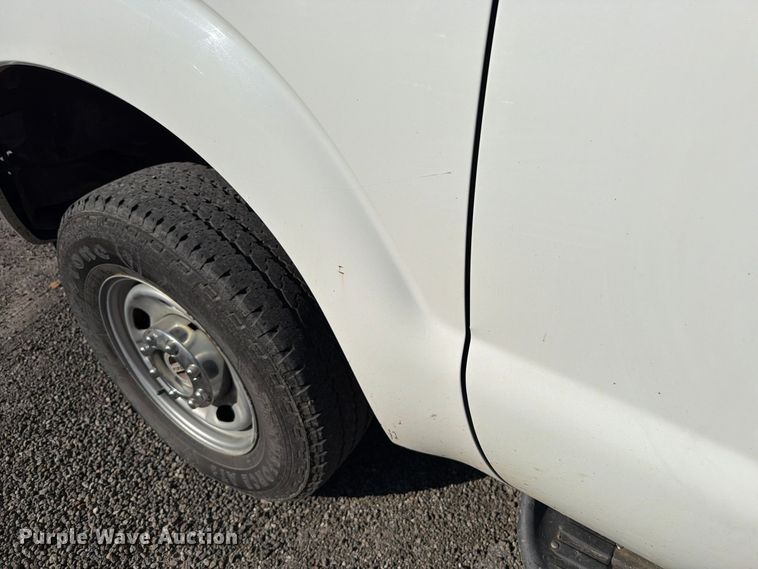 image for item FT6070 2012 Ford F250 Super Duty XL pickup truck