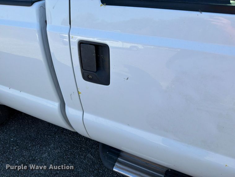 image for item FT6070 2012 Ford F250 Super Duty XL pickup truck