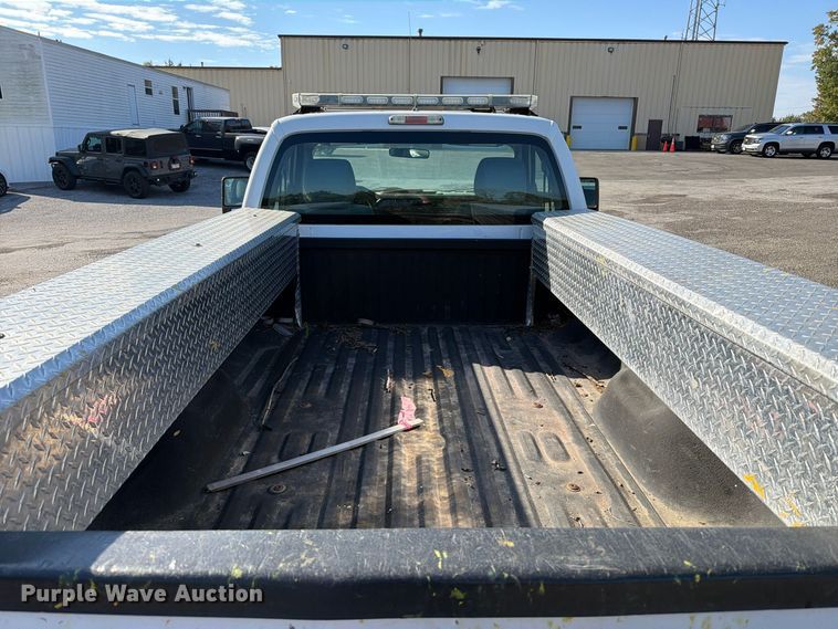 image for item FT6070 2012 Ford F250 Super Duty XL pickup truck